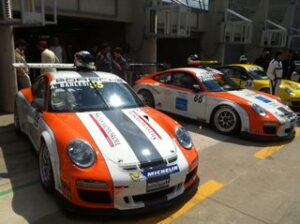 Porsche Nourri competition dans les stands