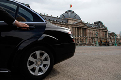 VTC ouverture de porte pour le passager